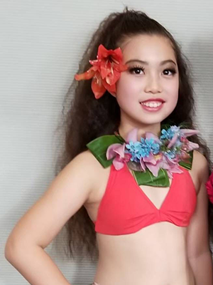 小林桃檸さん PONI ALOHA HULA STUDIO 主宰者:大川聖子先生 小林桃檸さん PONI ALOHA HULA STUDIO 主宰者:大川聖子先生