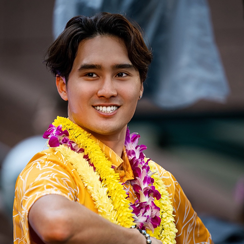 Cameron Konapilialhi Barcarse先生